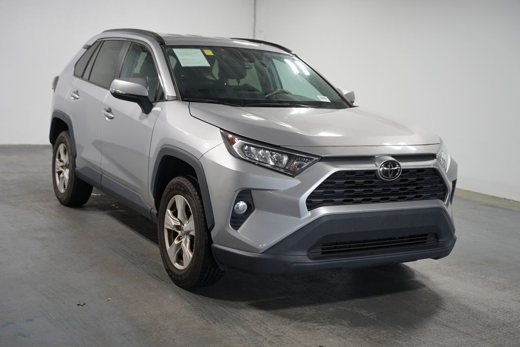 2021 Toyota RAV4 XLE 3