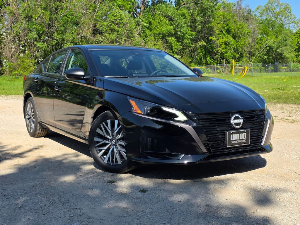 Super Black Clearcoat 2026 Nissan Altima 2.5 SV FWD Sedan Front-Wheel Drive Continuously Variable Transmission