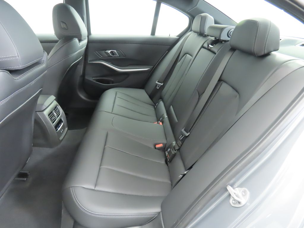 Thumbnail: 2025 BMW 3 Series - 21