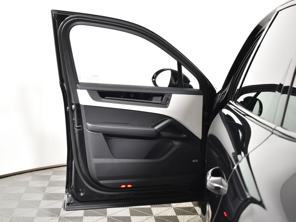 Thumbnail: 2026 Porsche Cayenne - 32