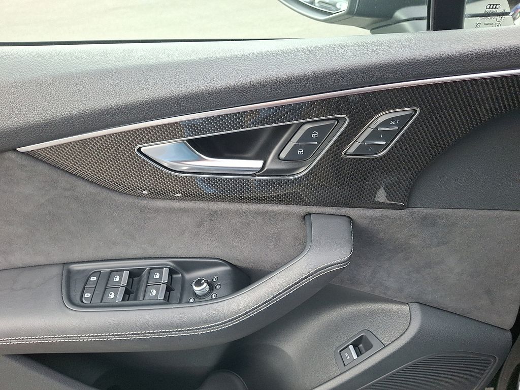 Thumbnail: 2023 Audi SQ7 - 12