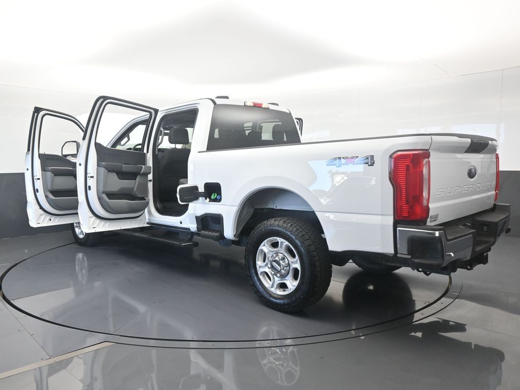 Used 2025 Oxford White Ford XLT image 79