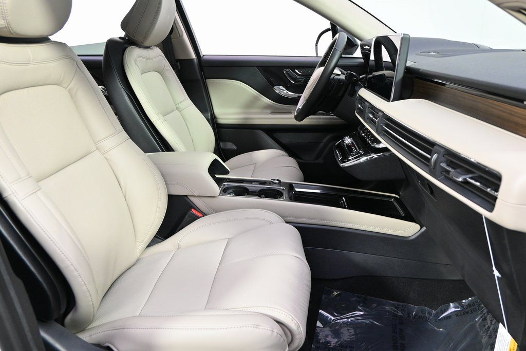 New 2026 White Lincoln Reserve image 14