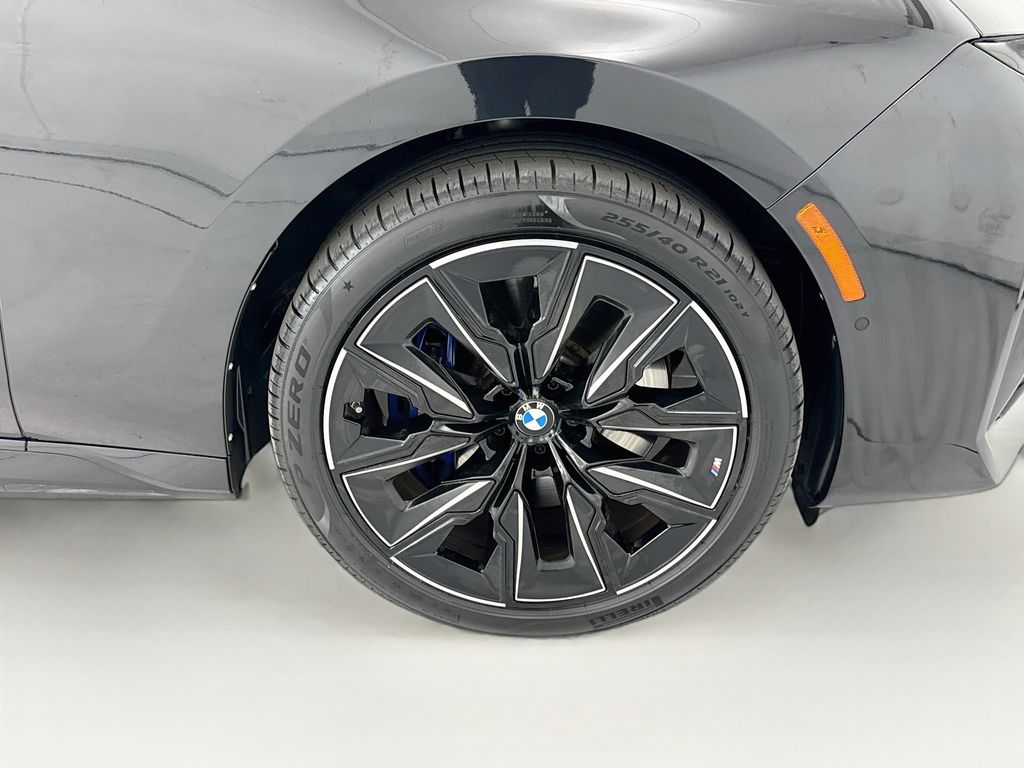 Thumbnail: 2024 BMW i7 - 31