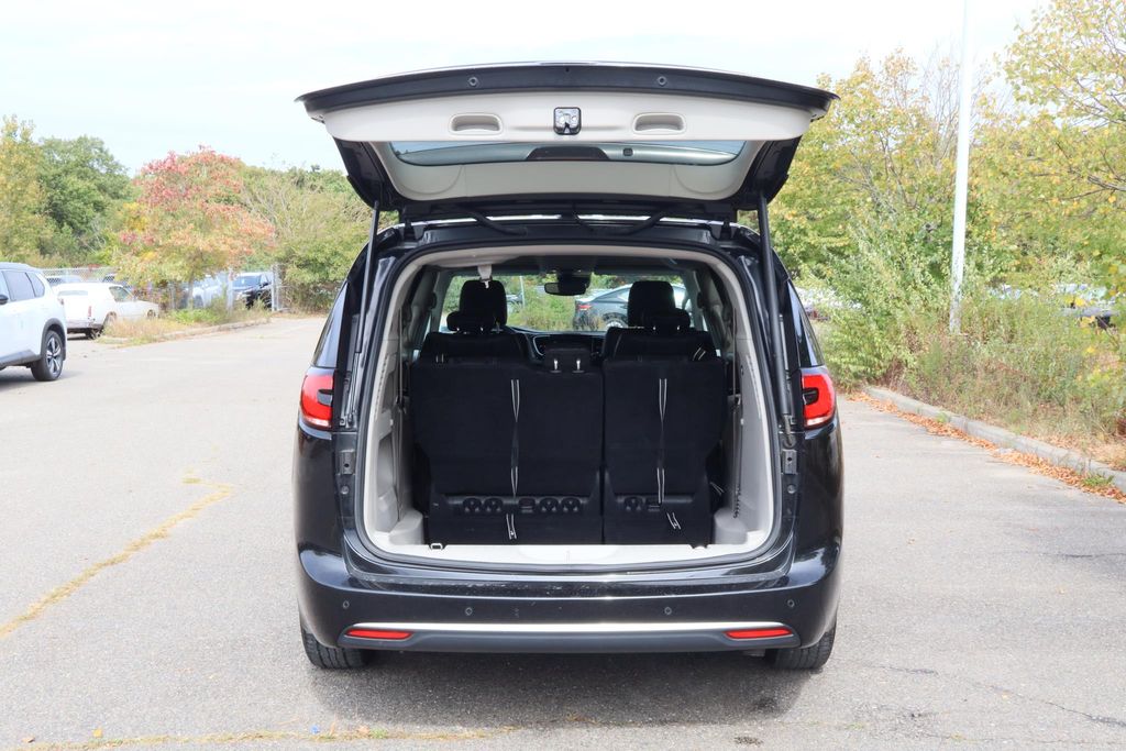 2022 Chrysler Pacifica Touring L 16