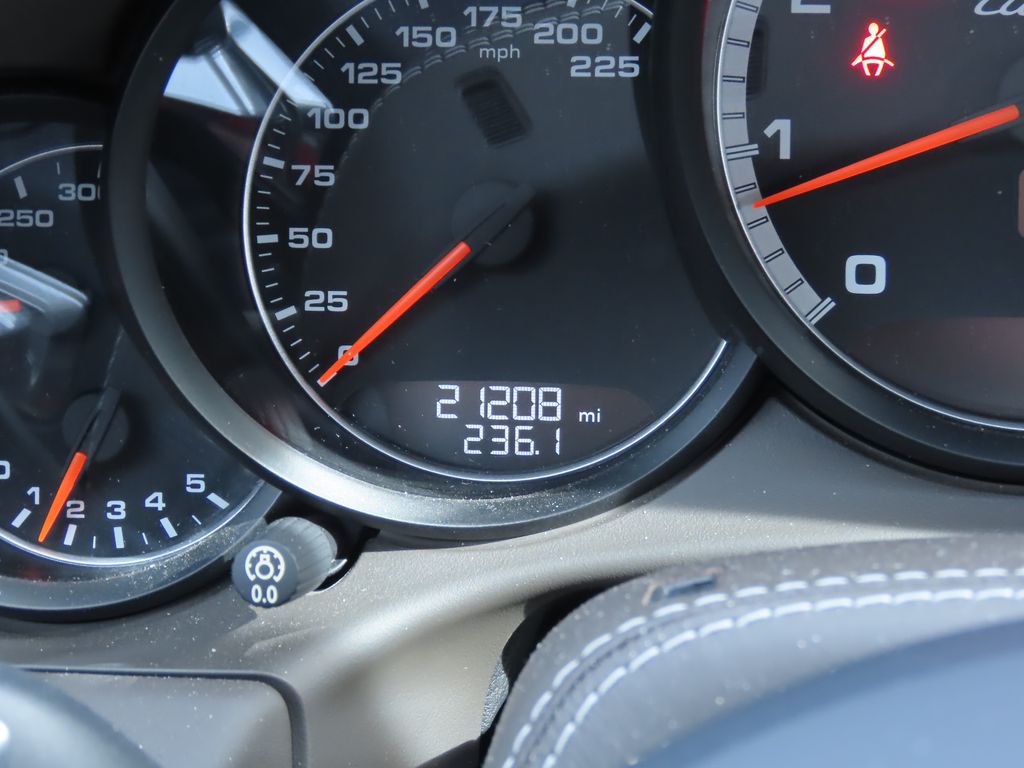 Thumbnail: 2017 Porsche 911 - 9