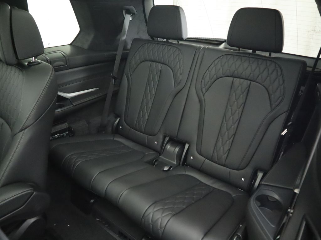 Thumbnail: 2026 BMW X7 - 24