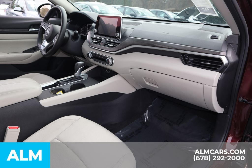 Used 2025 Red Nissan 2.5 SV image 28