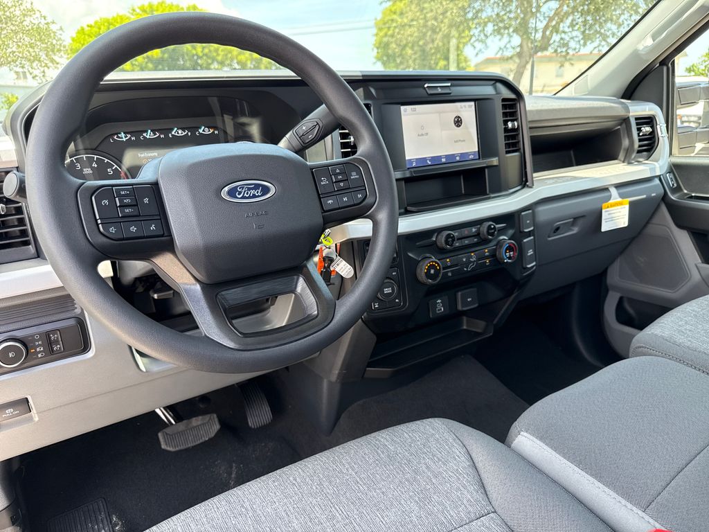 2025 Ford F-350 XL photo 4