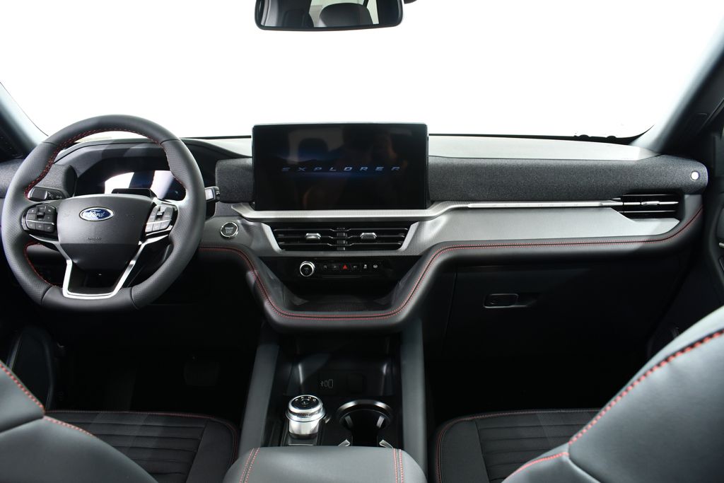 View vehicle photo 7