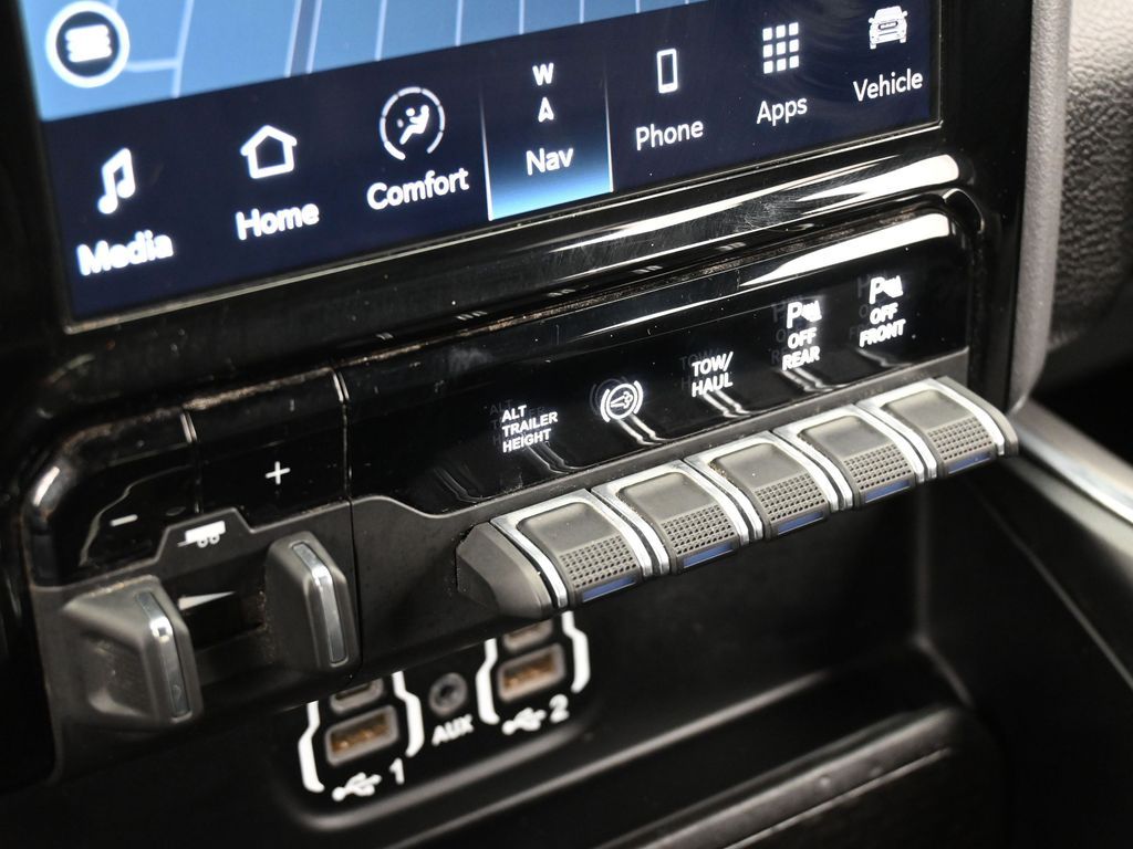 Used 2024 Diamond Black Crystal Pearlcoat Ram Laramie image 32