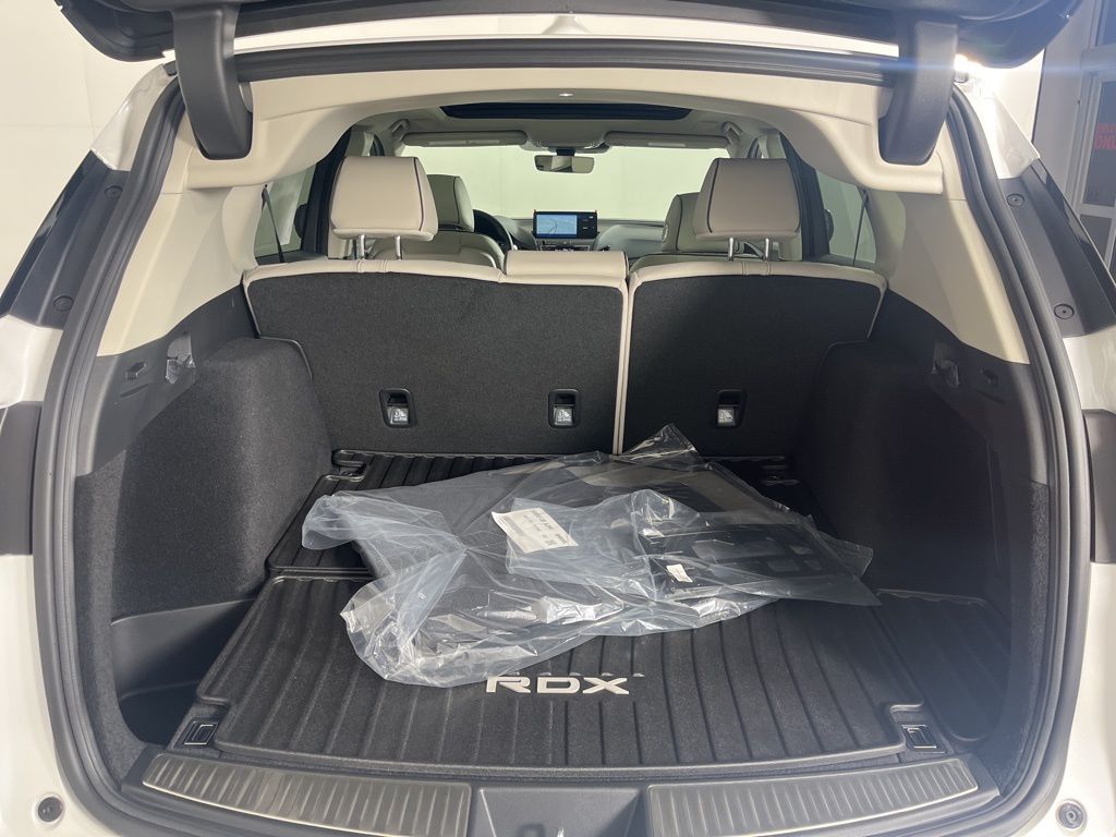 Thumbnail: 2026 Acura RDX - 18