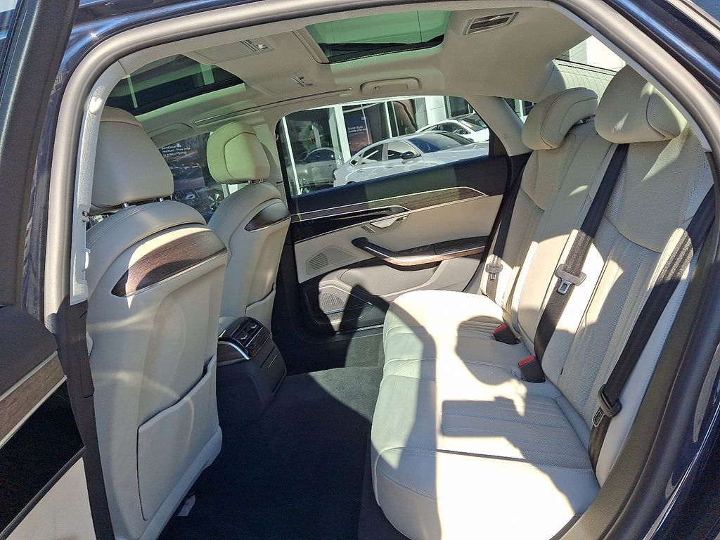 Thumbnail: 2022 Audi A8 - 10