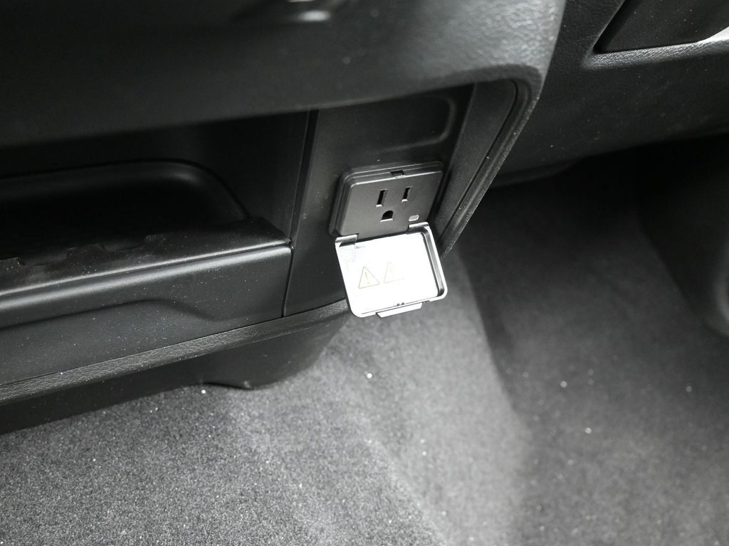 New 2026 Bright White Clearcoat Ram Tradesman image 22