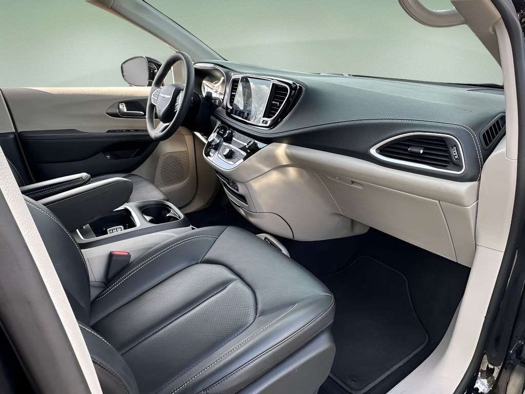 Used 2024 Chrysler Pacifica Hybrid Van