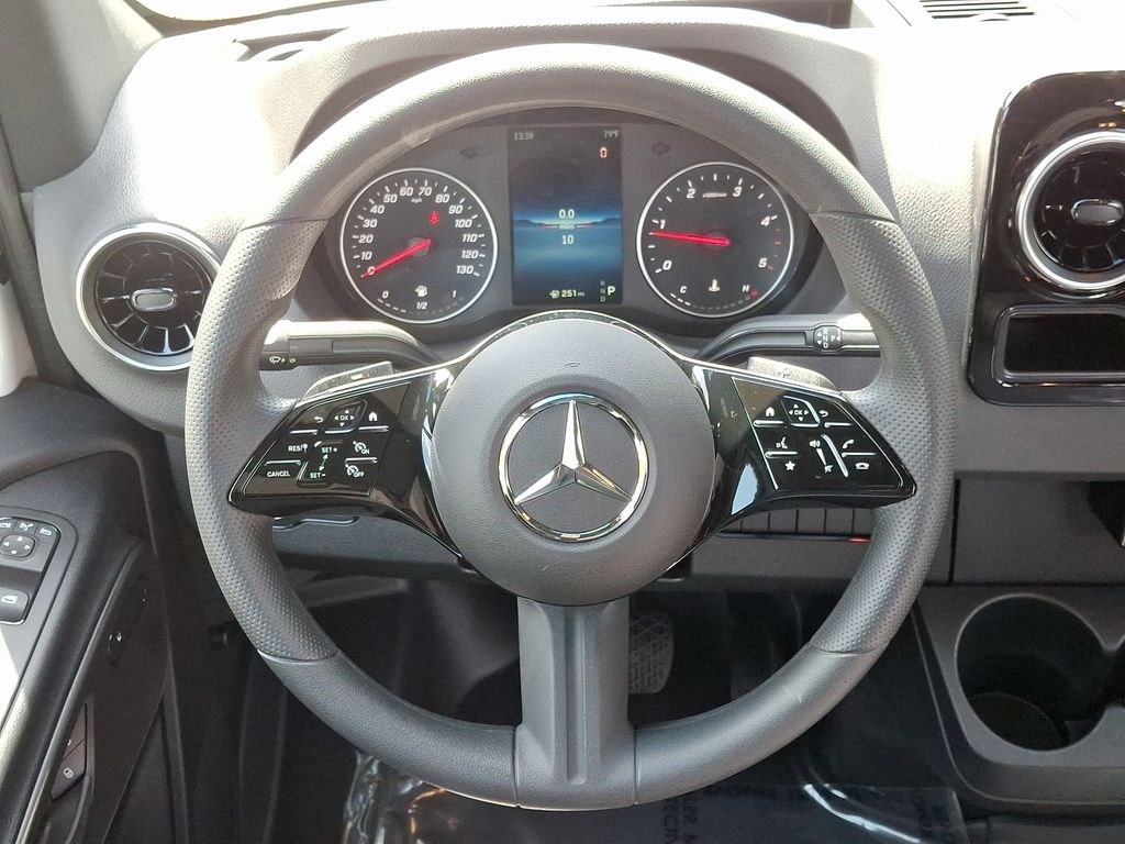 Thumbnail: 2025 Mercedes-Benz Sprinter - 8