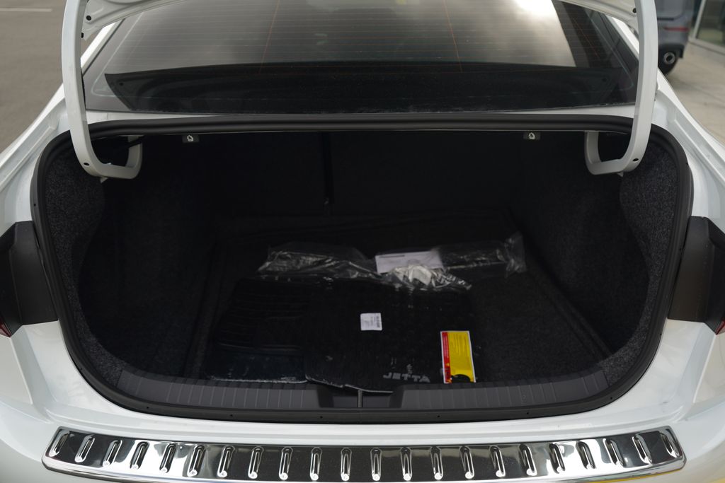 Thumbnail: 2026 Volkswagen Jetta - 11