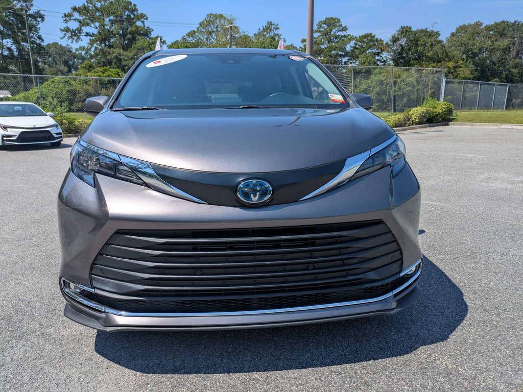 Used 2024 Toyota Sienna Van