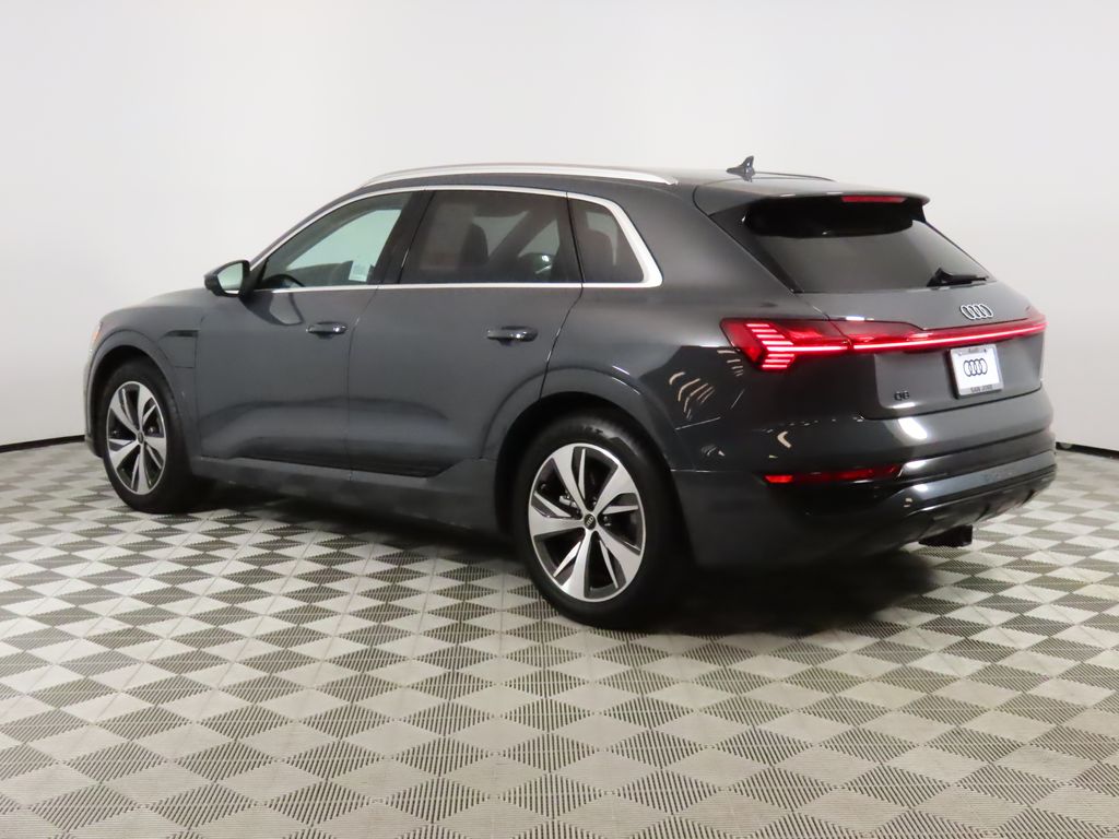 Thumbnail: 2024 Audi Q8 e-tron - 3