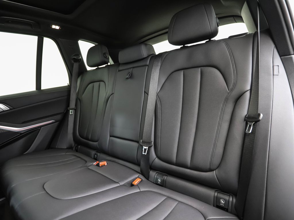 Thumbnail: 2022 BMW X5 - 24