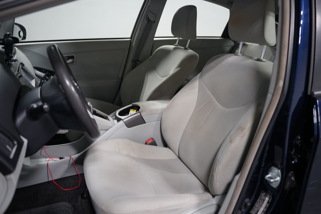 Thumbnail: 2015 Toyota Prius - 6