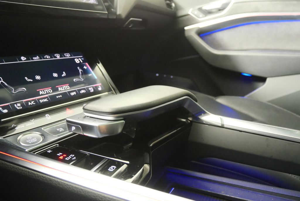 Thumbnail: 2019 Audi e-tron - 28