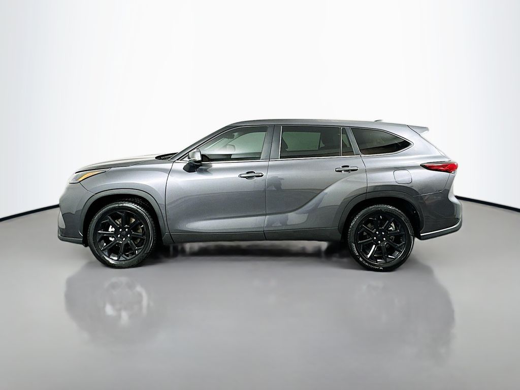 2023 Toyota Highlander LE 8