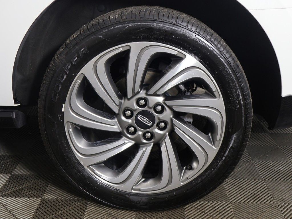 Used 2022 White Lincoln Reserve image 30