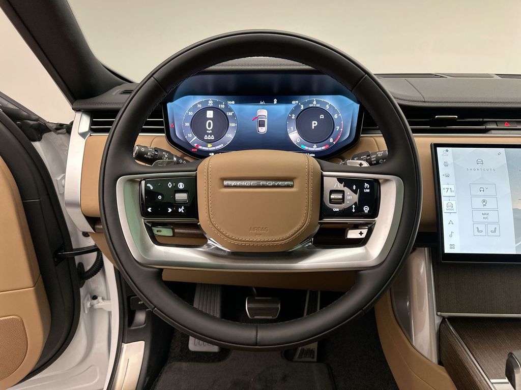 2025 Land Rover Range Rover SE 13