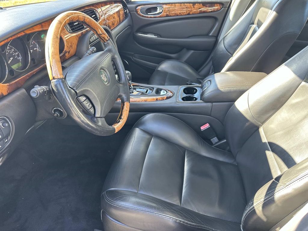 Thumbnail: 2005 Jaguar XJ - 26