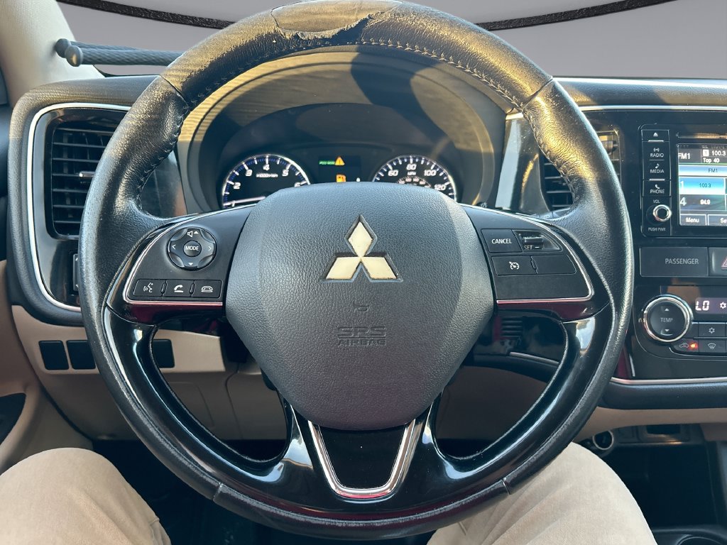 Thumbnail: 2016 Mitsubishi Outlander - 13