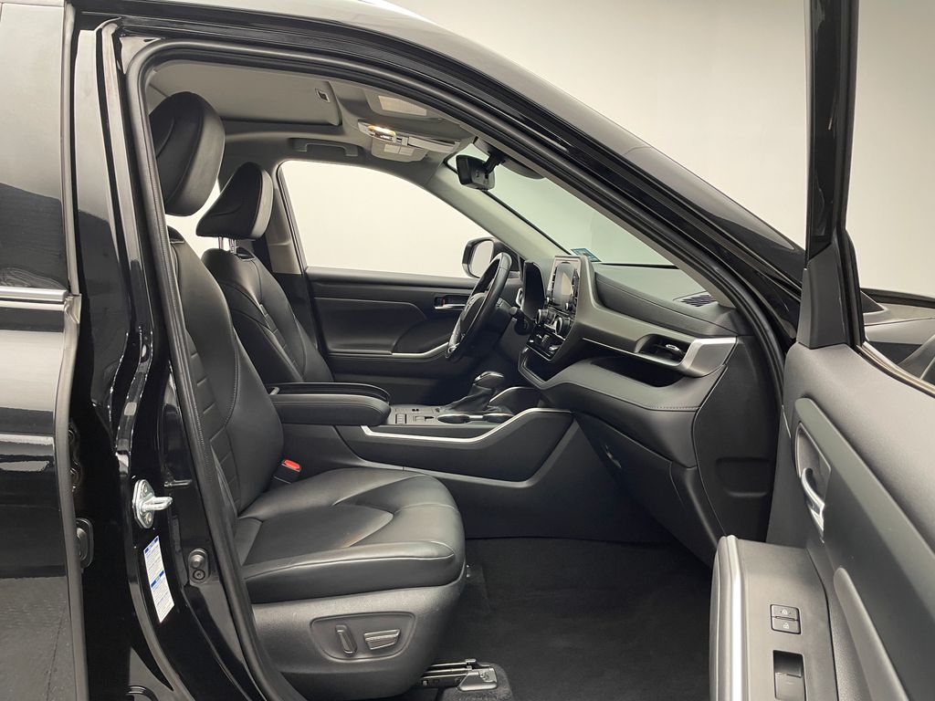 Thumbnail: 2020 Toyota Highlander - 20