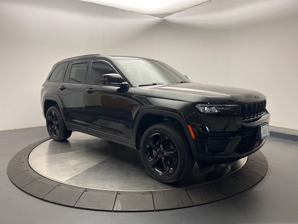 Thumbnail: 2022 Jeep Grand Cherokee - 7