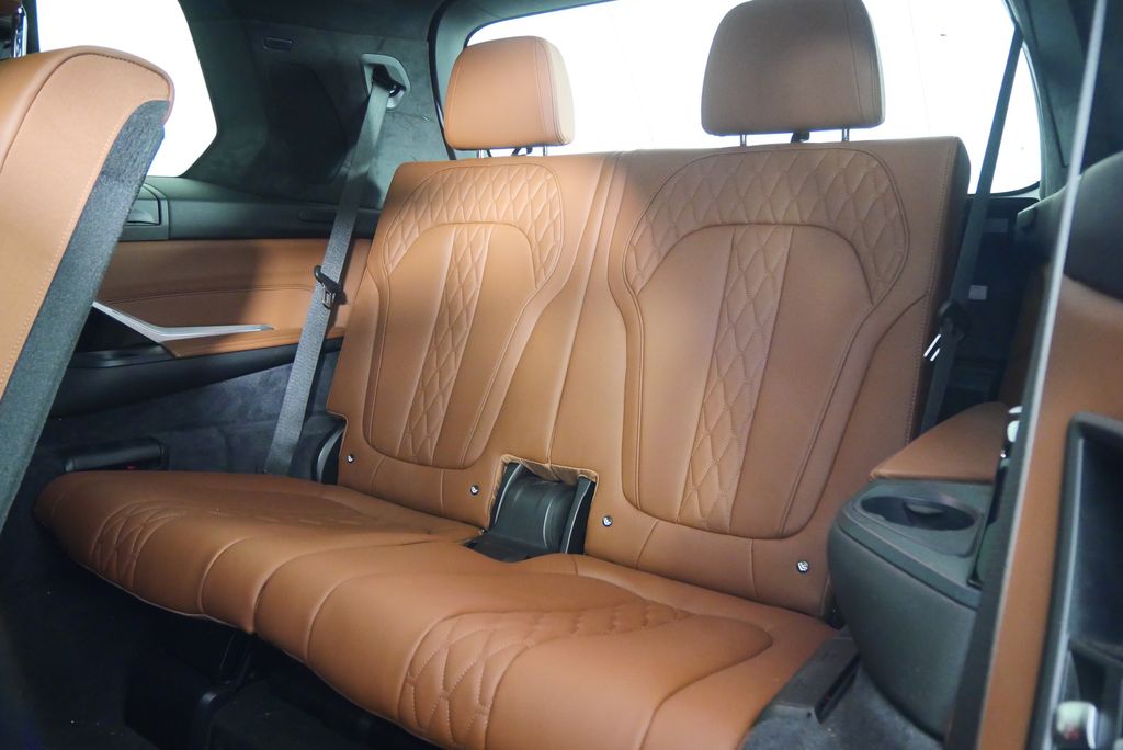 Thumbnail: 2025 BMW X7 - 19