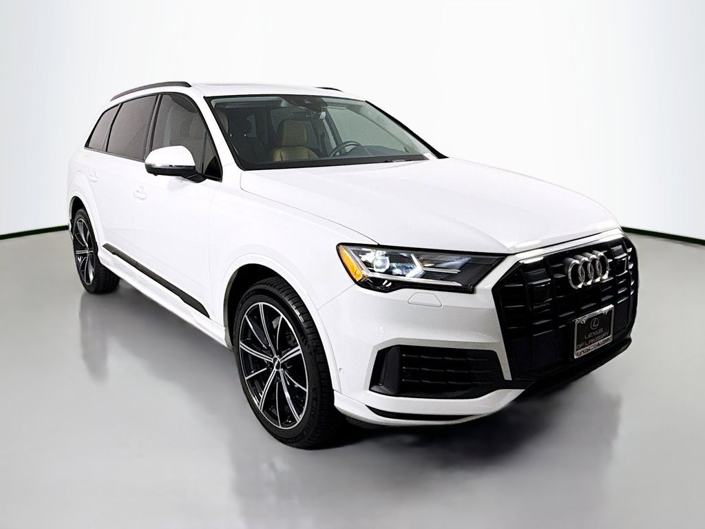 Thumbnail: 2020 Audi Q7 - 3