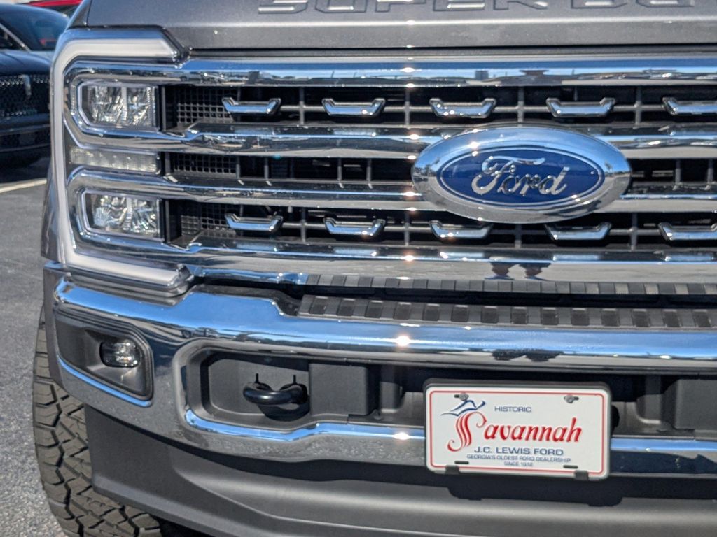 2025 Ford F-550 Chassis LARIAT