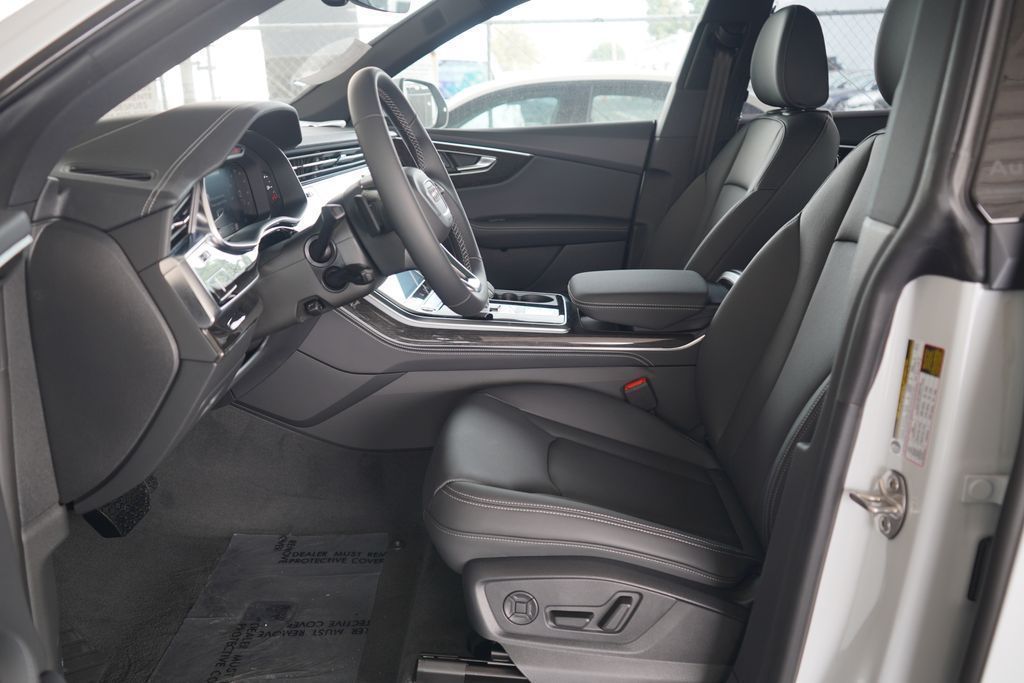 Thumbnail: 2026 Audi Q8 - 6