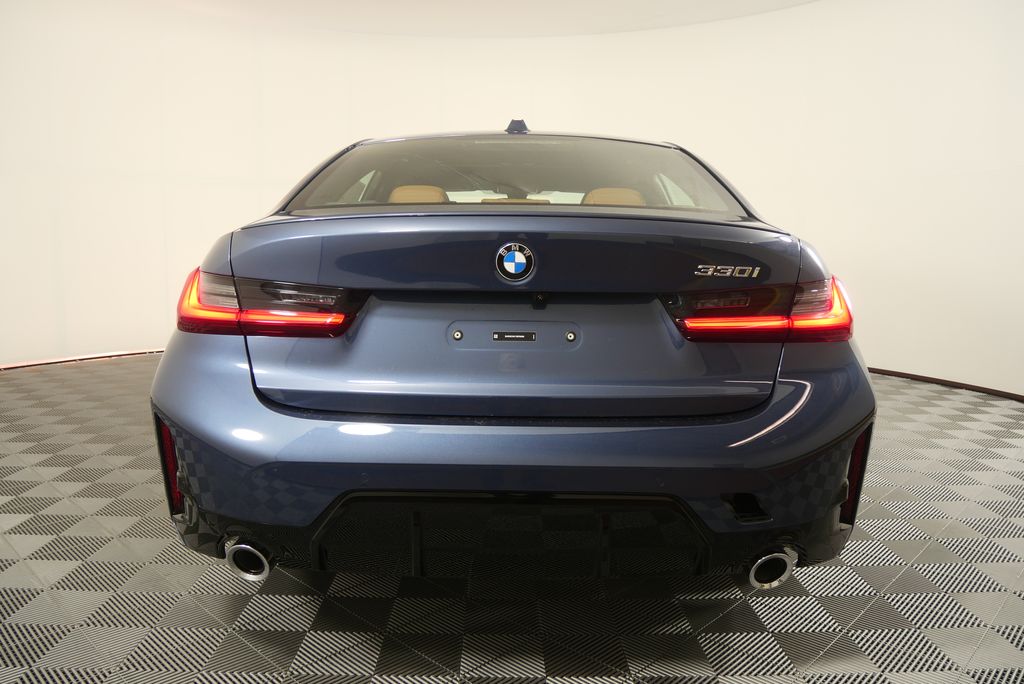 Thumbnail: 2025 BMW 3 Series - 4