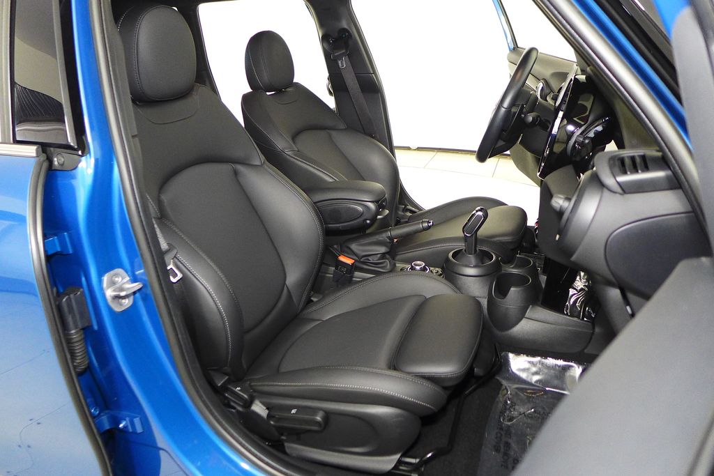 Thumbnail: 2023 MINI Cooper - 19