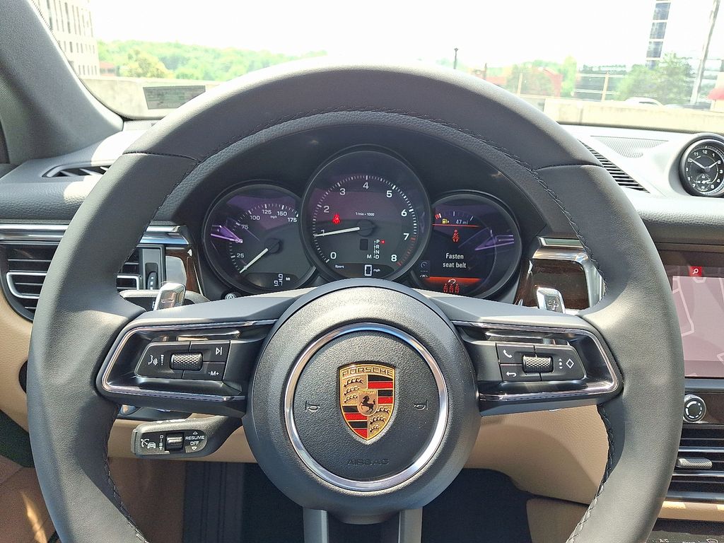 Thumbnail: 2025 Porsche Macan - 24