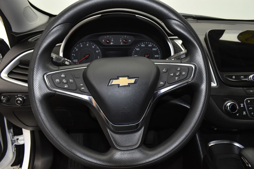 Thumbnail: 2023 Chevrolet Malibu - 17