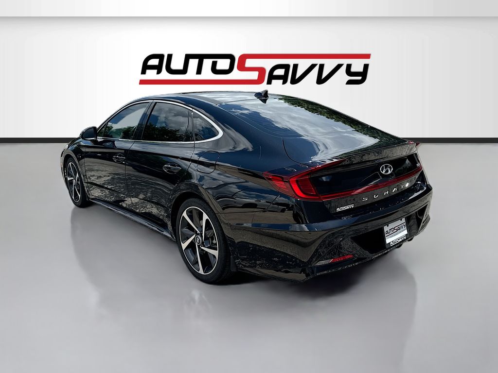 Used 2022 Black Hyundai SEL Plus image 5