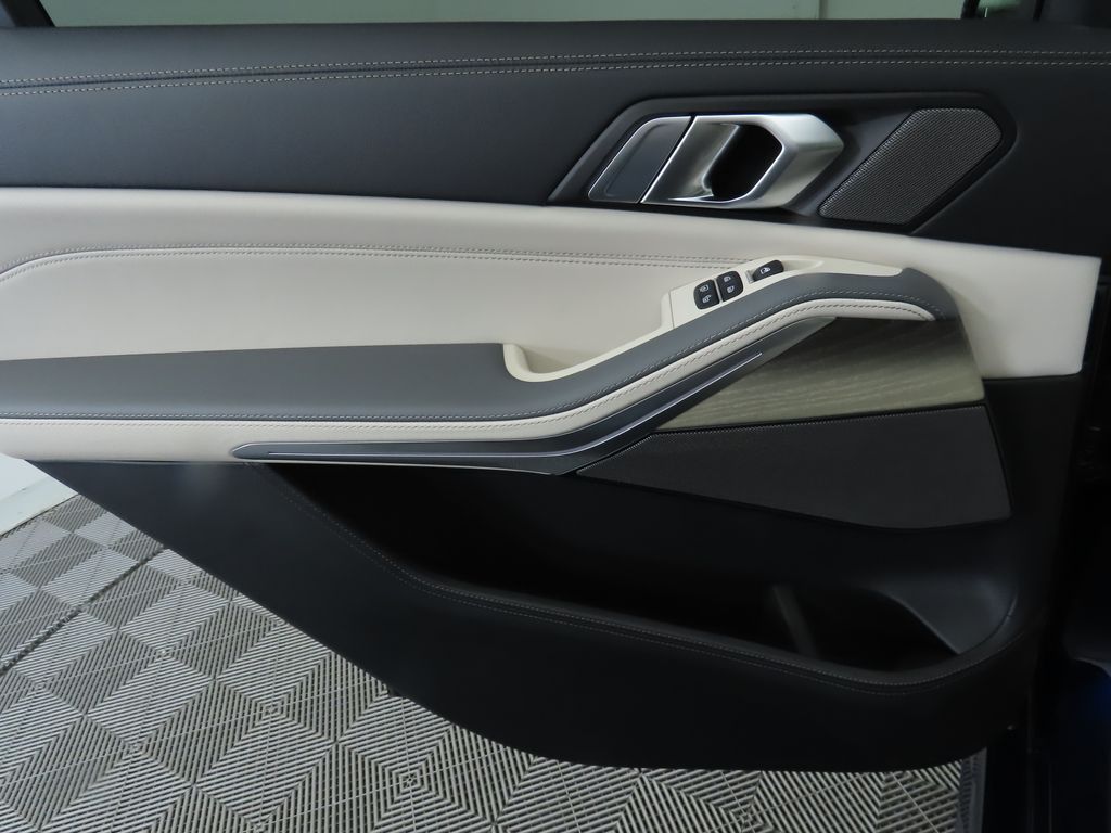 Thumbnail: 2026 BMW X7 - 28