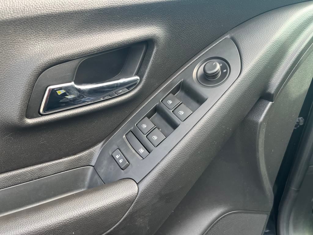 2020 Mosaic Black Metallic Chevrolet Trax LS FWD SUV