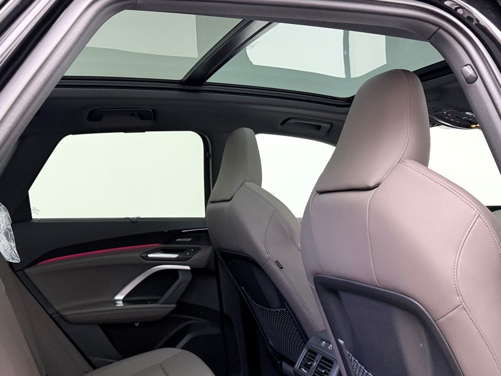 Thumbnail: 2025 Audi Q5 - 13