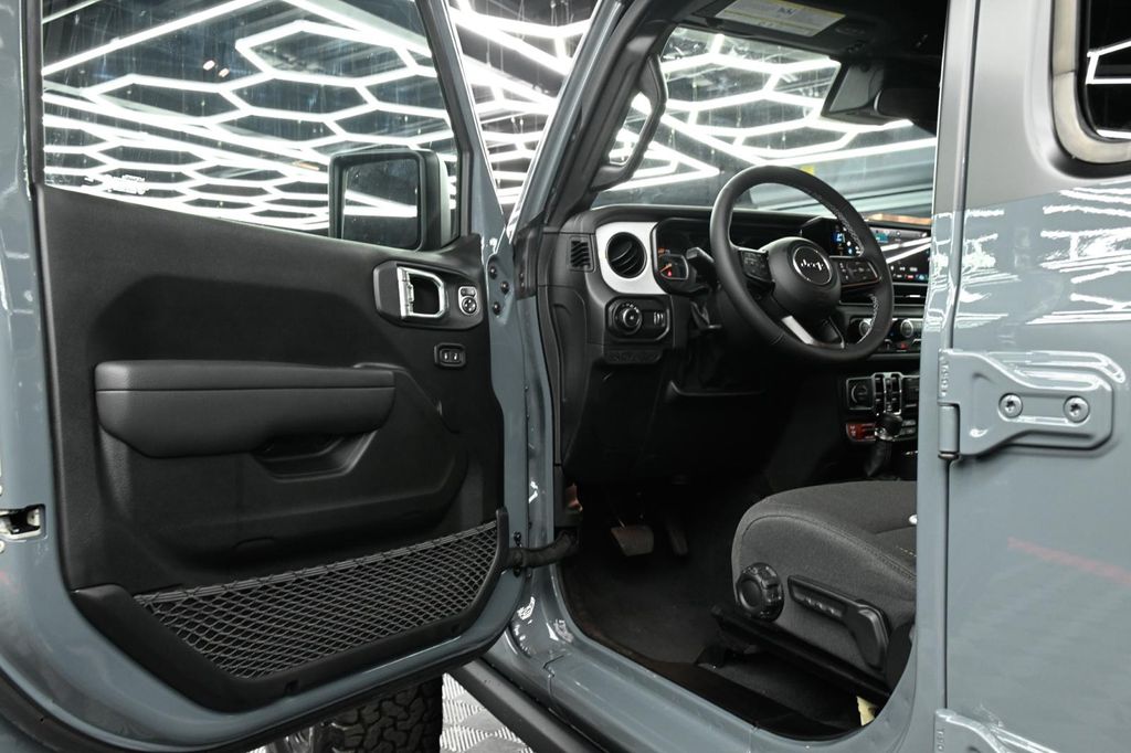 2025 Jeep Wrangler 4-Door Willys - Photo 21