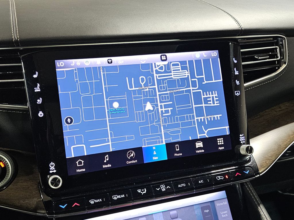 Used 2023 White Jeep Base image 28