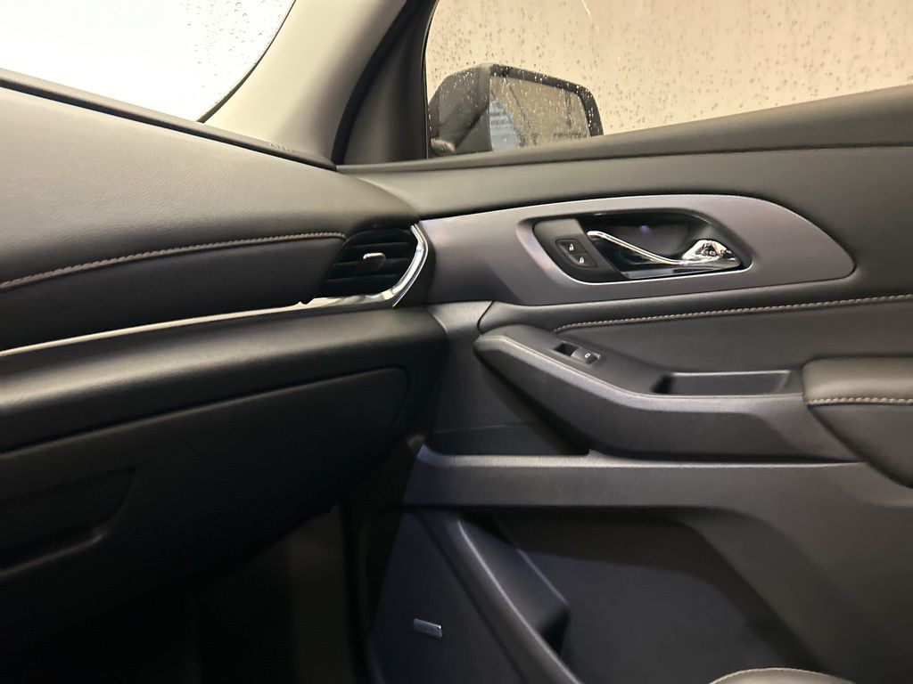 Thumbnail: 2021 Chevrolet Traverse - 20