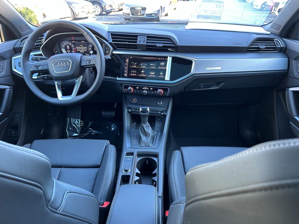 Thumbnail: 2025 Audi Q3 - 12