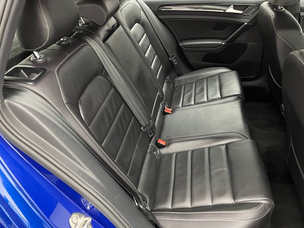 Thumbnail: 2016 Volkswagen Golf - 32